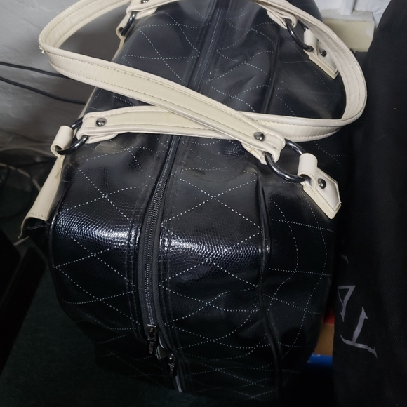 A duffle cosmetics bag from Mary Kay - Picture 6 of 6